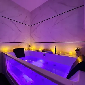  Chalet Chalet privatif / suite romantique love balneo